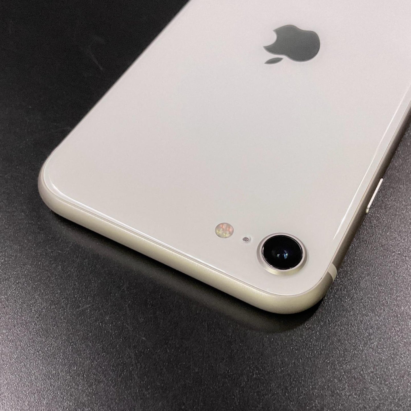 【全額返金保証】【最速発送】Apple iPhone iPhone SE（第3世代） 128GB スターライト au SIMフリー 白ロム 動作確認済 87%