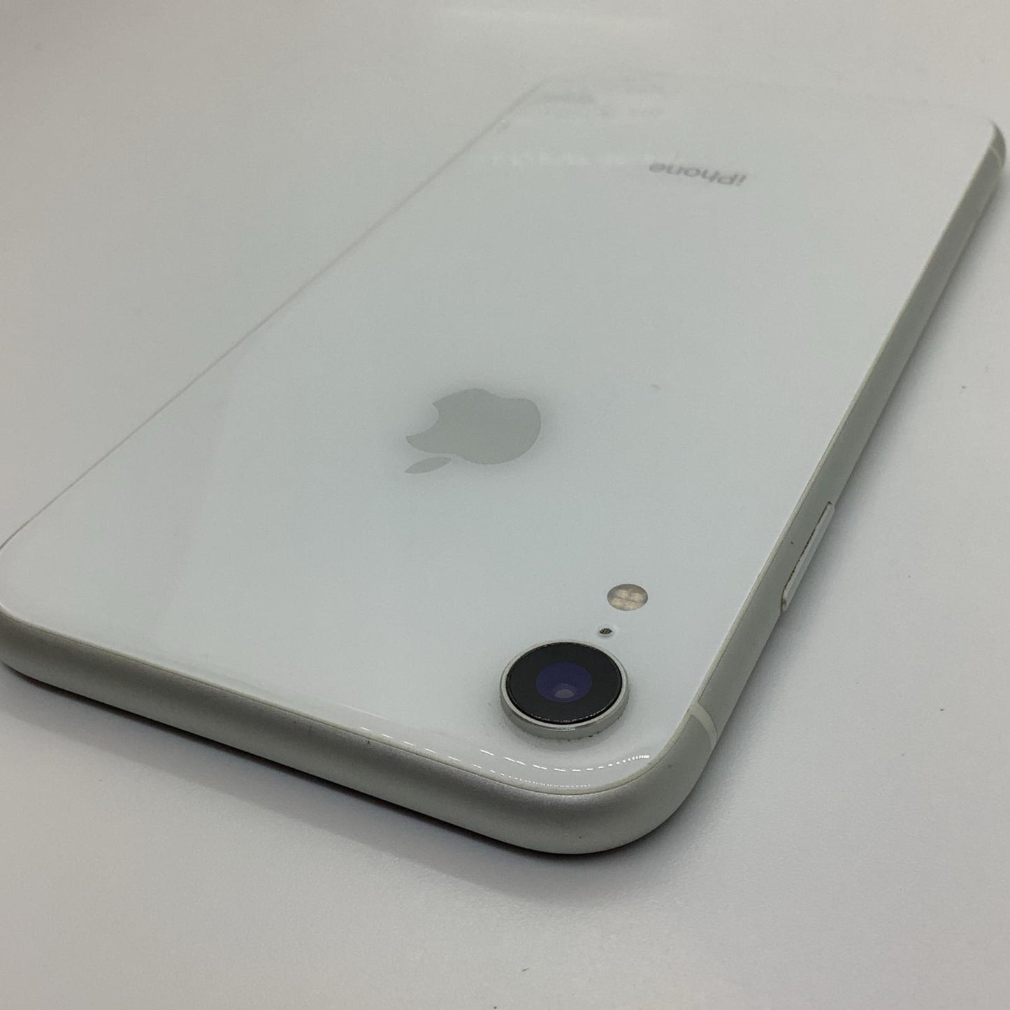 【全額返金保証】【最速発送】Apple iPhone iPhone XR 128GB ホワイト docomo 白ロム 動作確認済 77%