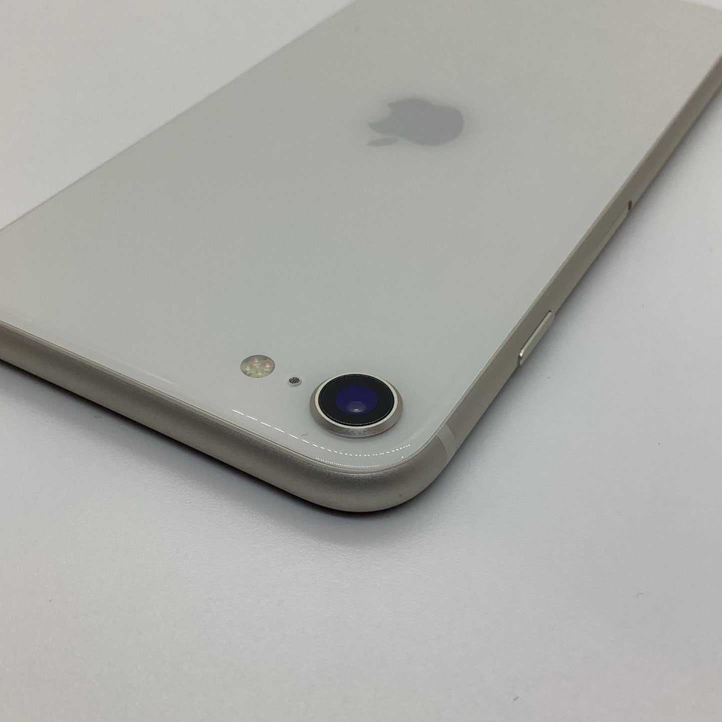 【全額返金保証】【最速発送】Apple iPhone iPhone SE（第3世代） 64GB ホワイト docomo 白ロム 超美品 動作確認済 100%