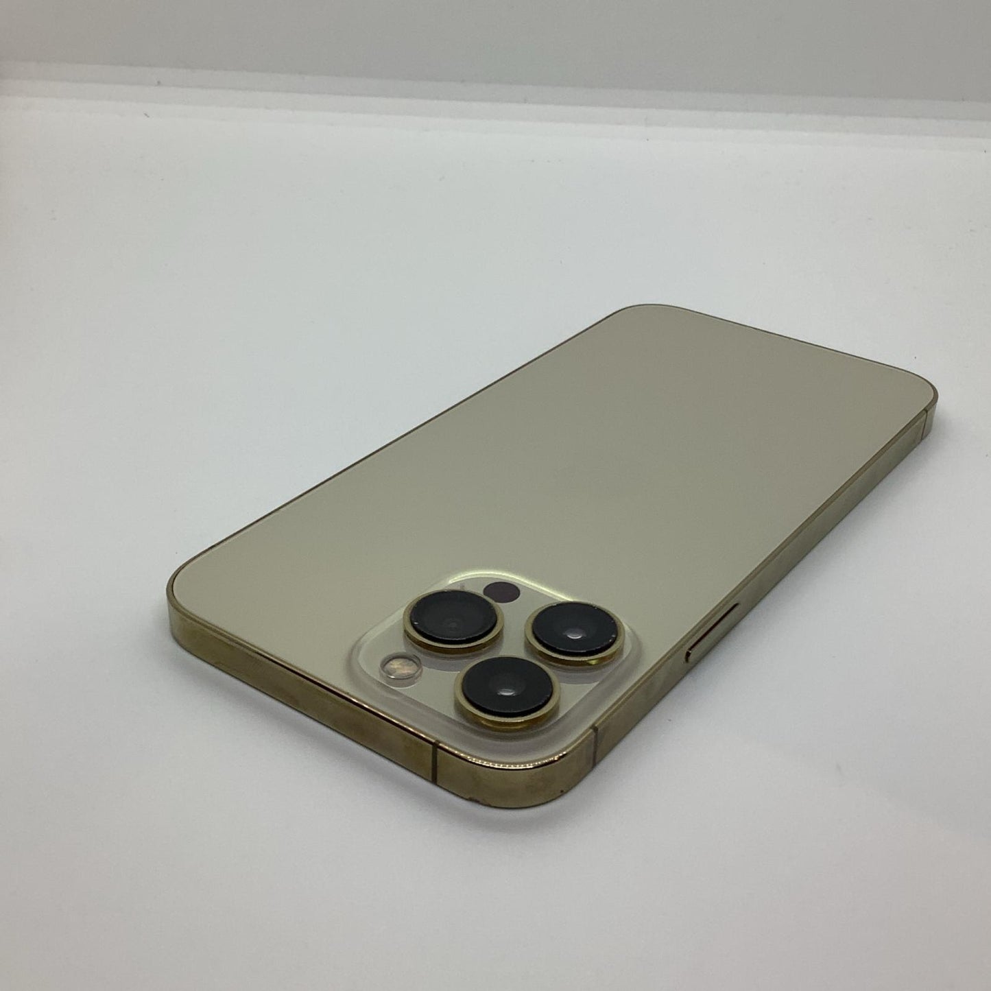 【全額返金保証】【最速発送】Apple iPhone iPhone 13 Pro Max 128GB ゴールド au 白ロム 動作確認済 84%