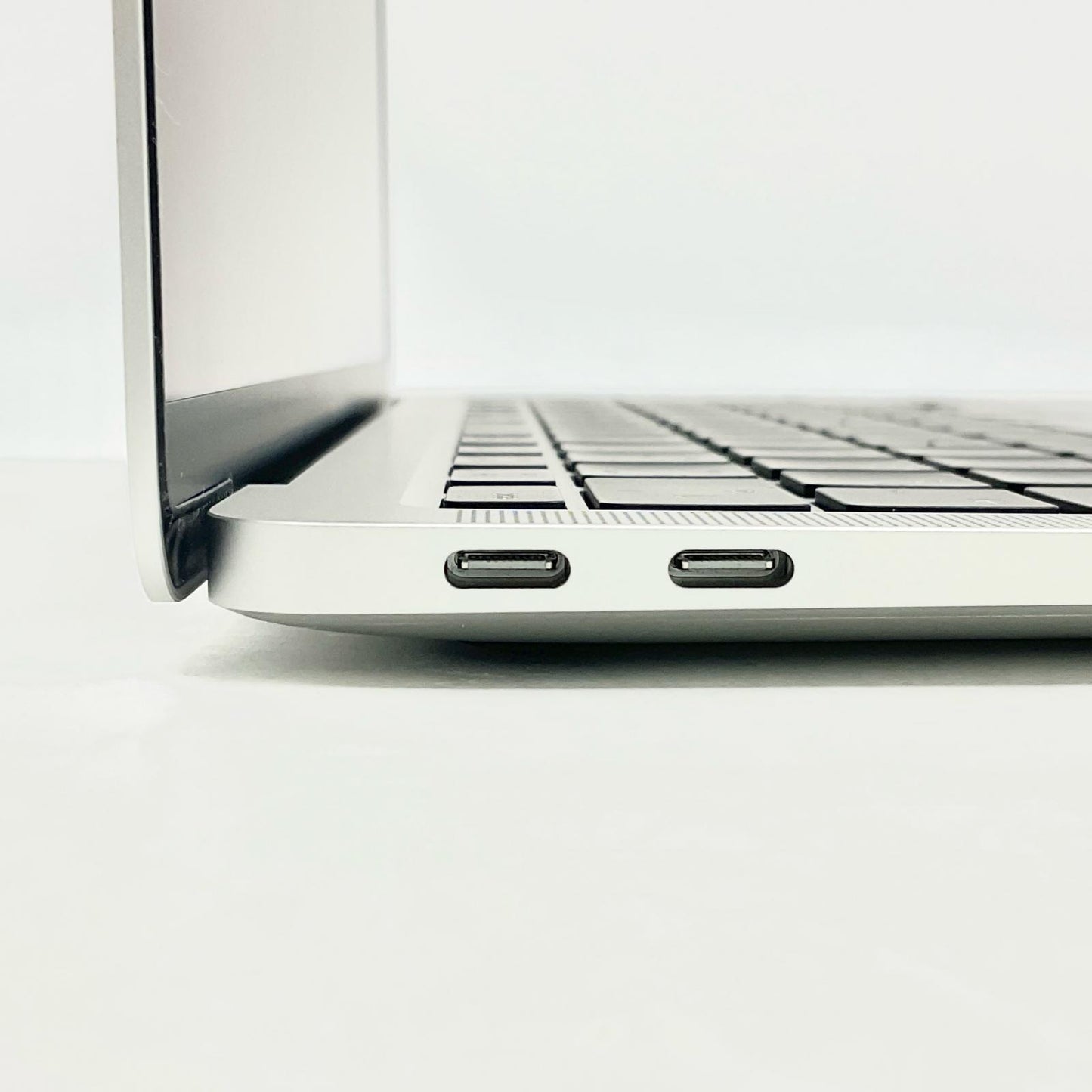 【全額返金保証】【最速発送】Apple MacBook Air 13.3インチ 2020 1.1GHz デュアルコア Intel Core i3 8GB SSD 256GB シルバー 超美品 動作確認済