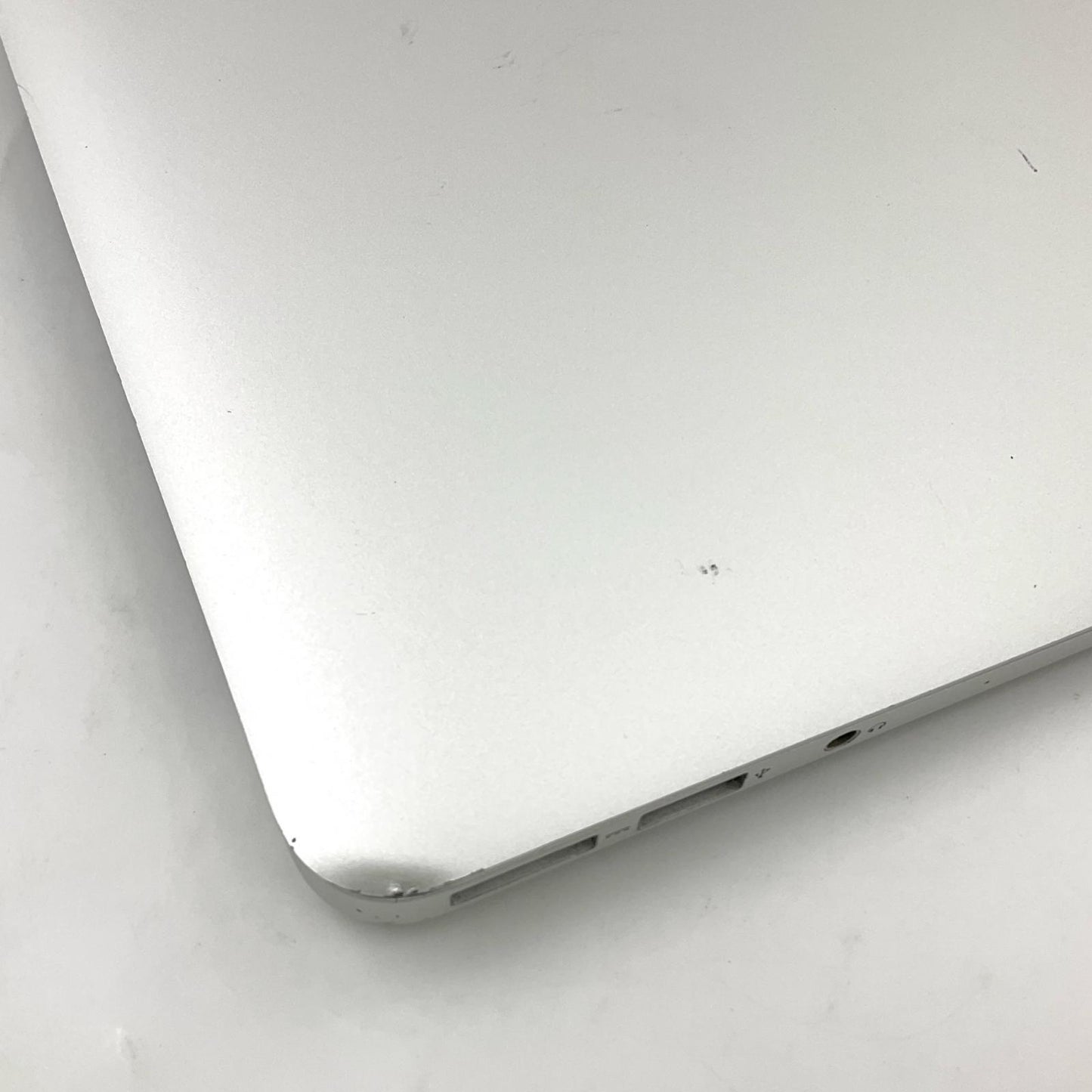 【全額返金保証】【最速発送】Apple MacBook Air 13.3インチ 2015 intel core i5 8GB SSD 256GB シルバー 87.6% 動作確認済