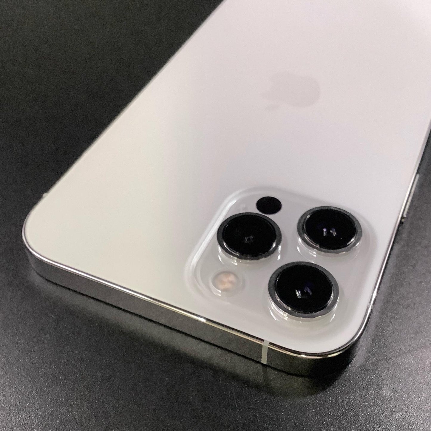 【全額返金保証】【最速発送】Apple iPhone iPhone 12 Pro Max 256GB  docomo 白ロム 動作確認済 89%