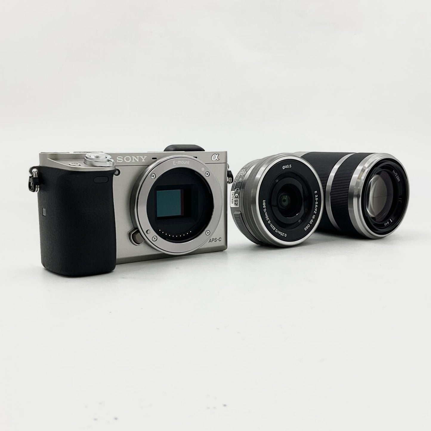 【全額返金保証】【最速発送】Sony デジタル一眼 α6000 ILCE-6000Y ダブルズームレンズキット [シルバー] 美品 動作確認済