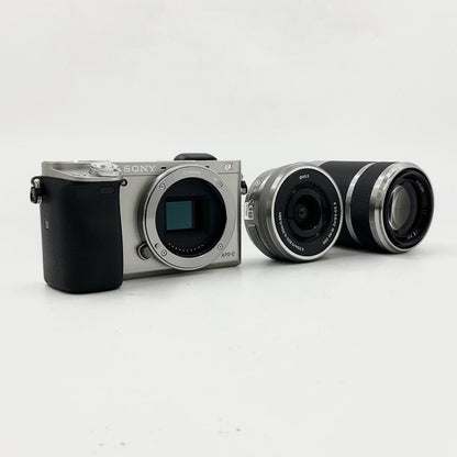【全額返金保証】【最速発送】Sony デジタル一眼 α6000 ILCE-6000Y ダブルズームレンズキット [シルバー] 美品 動作確認済