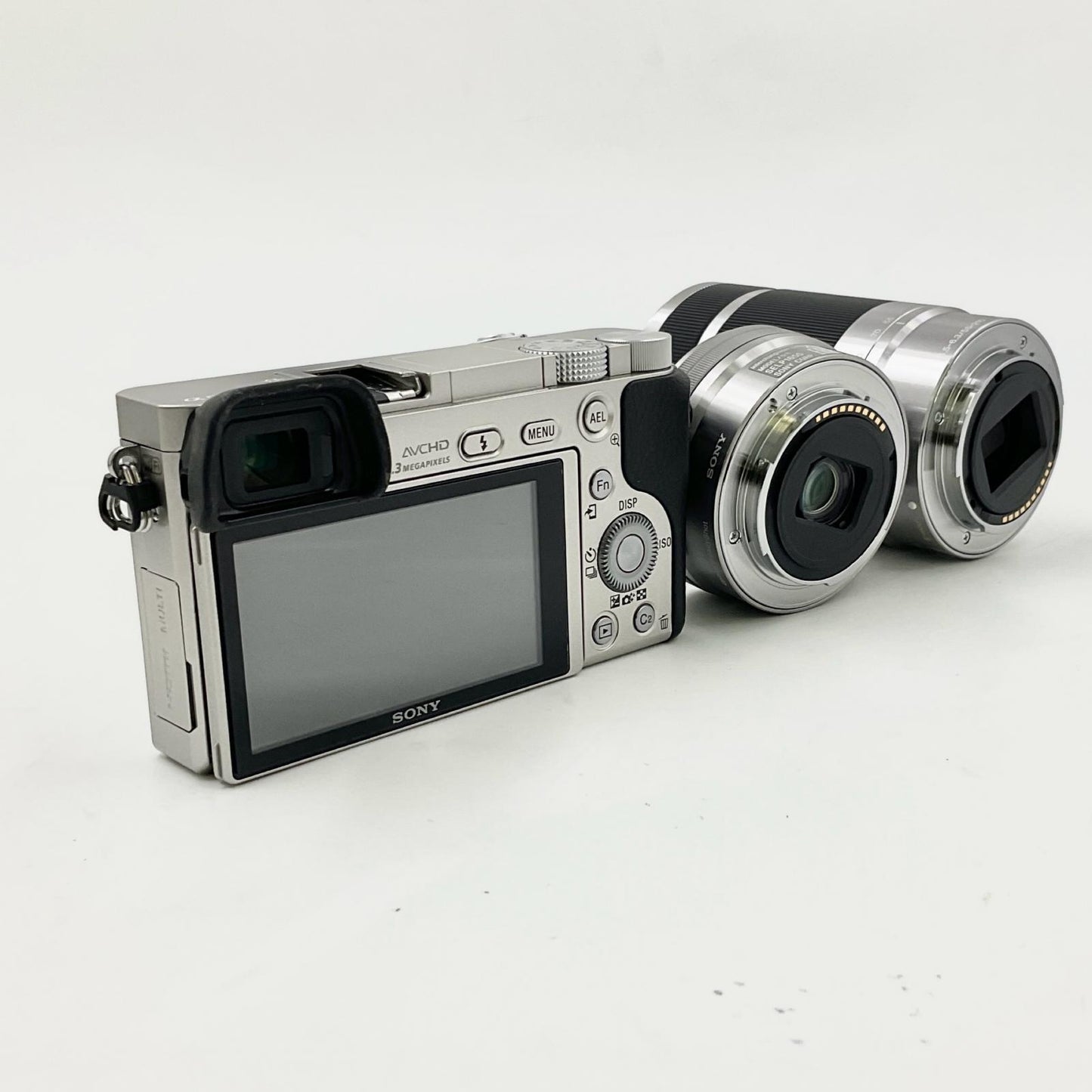 【全額返金保証】【最速発送】Sony デジタル一眼 α6000 ILCE-6000Y ダブルズームレンズキット [シルバー] 美品 動作確認済