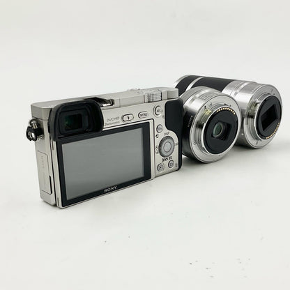 【全額返金保証】【最速発送】Sony デジタル一眼 α6000 ILCE-6000Y ダブルズームレンズキット [シルバー] 美品 動作確認済