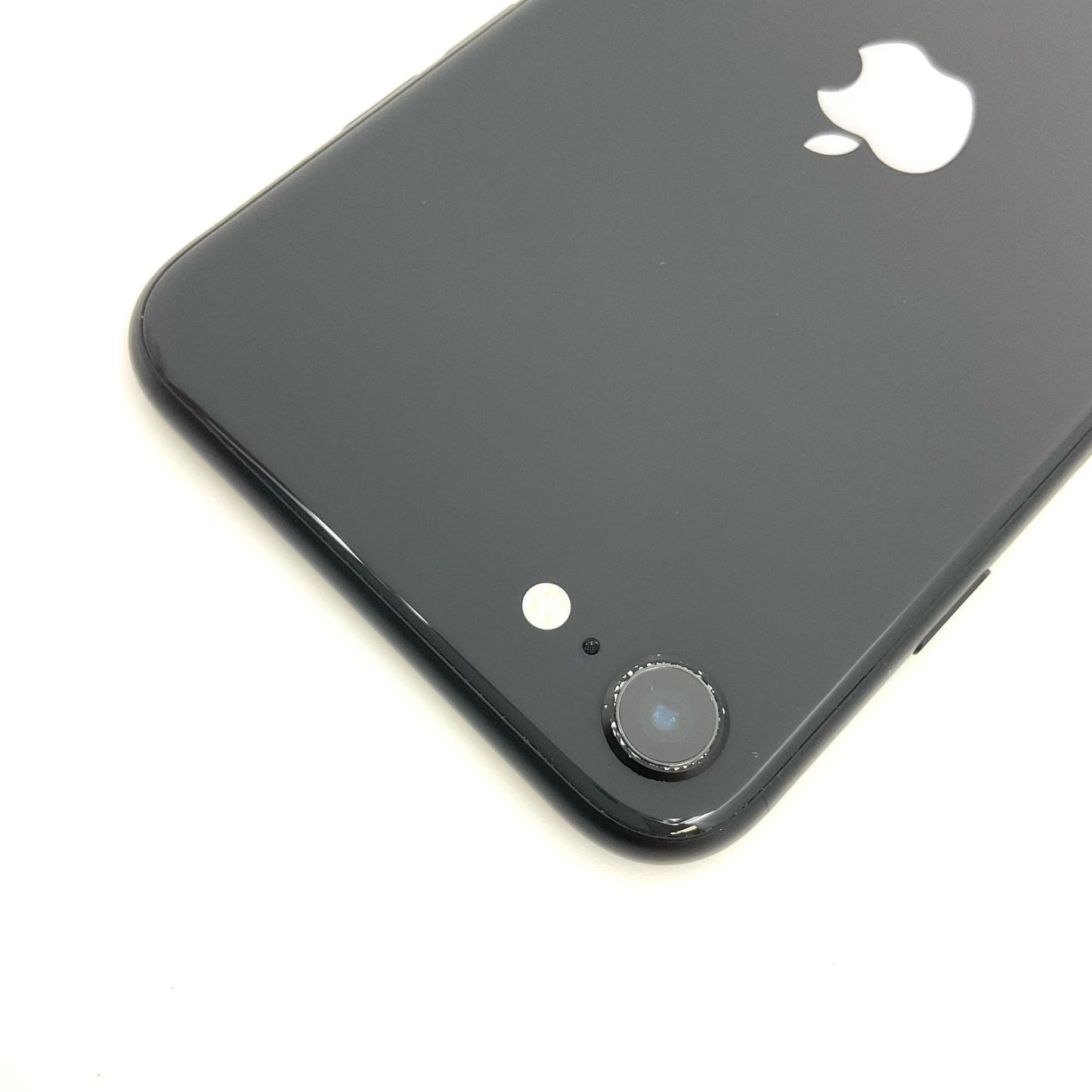 【全額返金保証】【最速発送】Apple iPhone iPhone SE（第2世代） 64GB ブラック au 白ロム 動作確認済 84%
