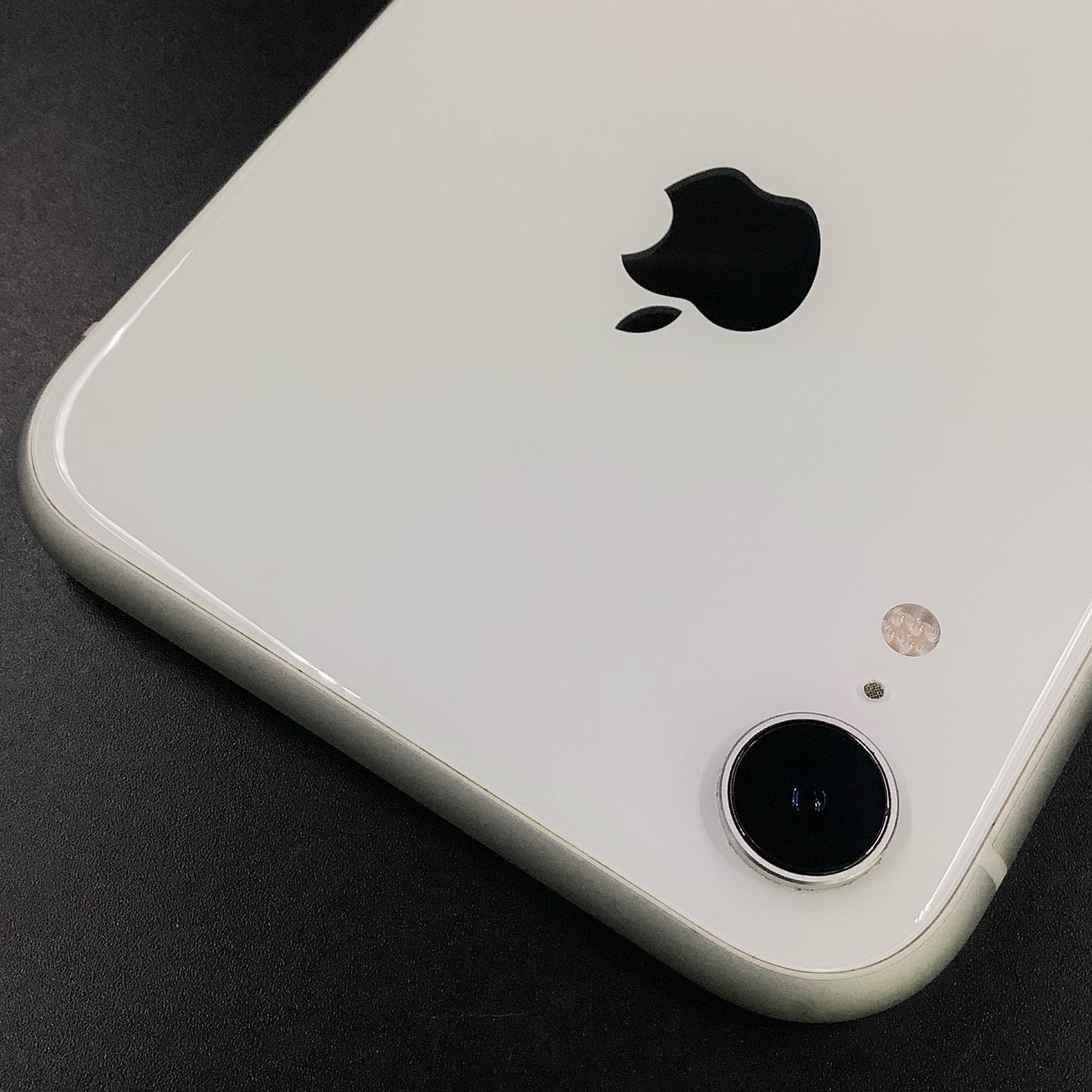 【全額返金保証】【最速発送】Apple iPhone iPhone XR 256GB ホワイト docomo 白ロム 動作確認済 78%