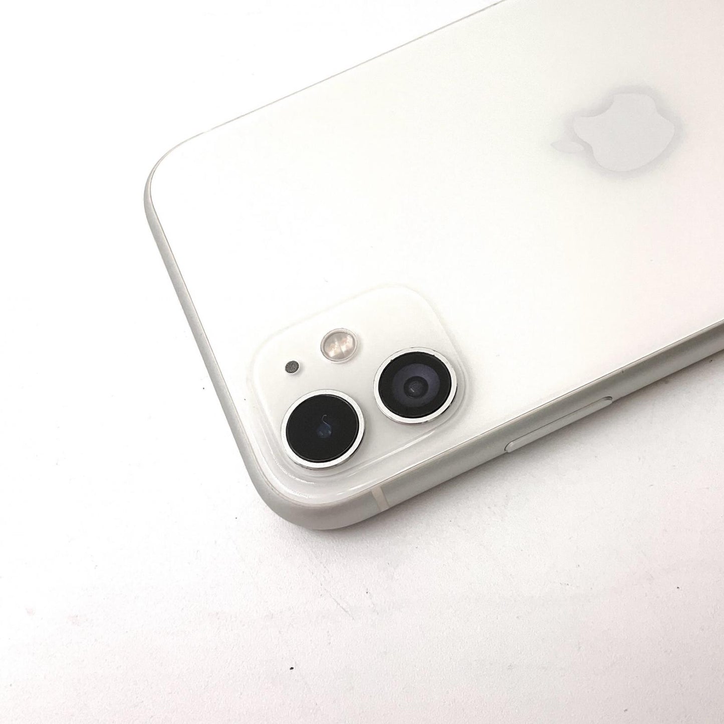 【全額返金保証】【最速発送】Apple iPhone iPhone 11 64GB ホワイト au 白ロム 動作確認済 89%