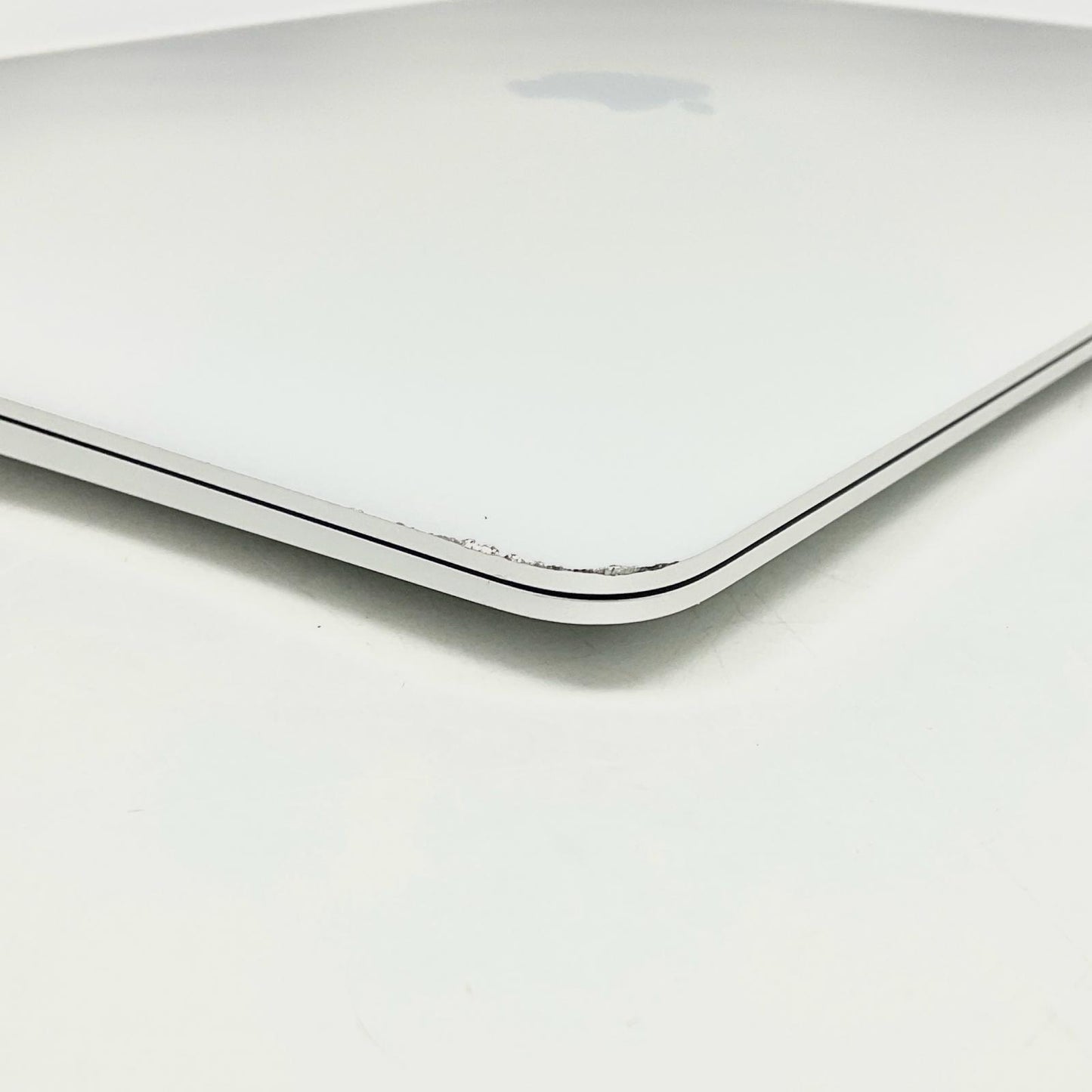 【全額返金保証】【最速発送】Apple MacBook Air 13.3インチ 2020 1.1 GHz デュアルコア Intel Core i3 8GB SSD 256GB シルバー 89.7% 動作確認済