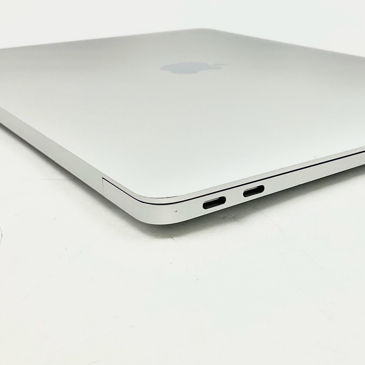 【全額返金保証】【最速発送】Apple MacBook Air 13.3インチ 2020 1.1 GHz デュアルコア Intel Core i3 8GB SSD 256GB シルバー 89.7% 動作確認済