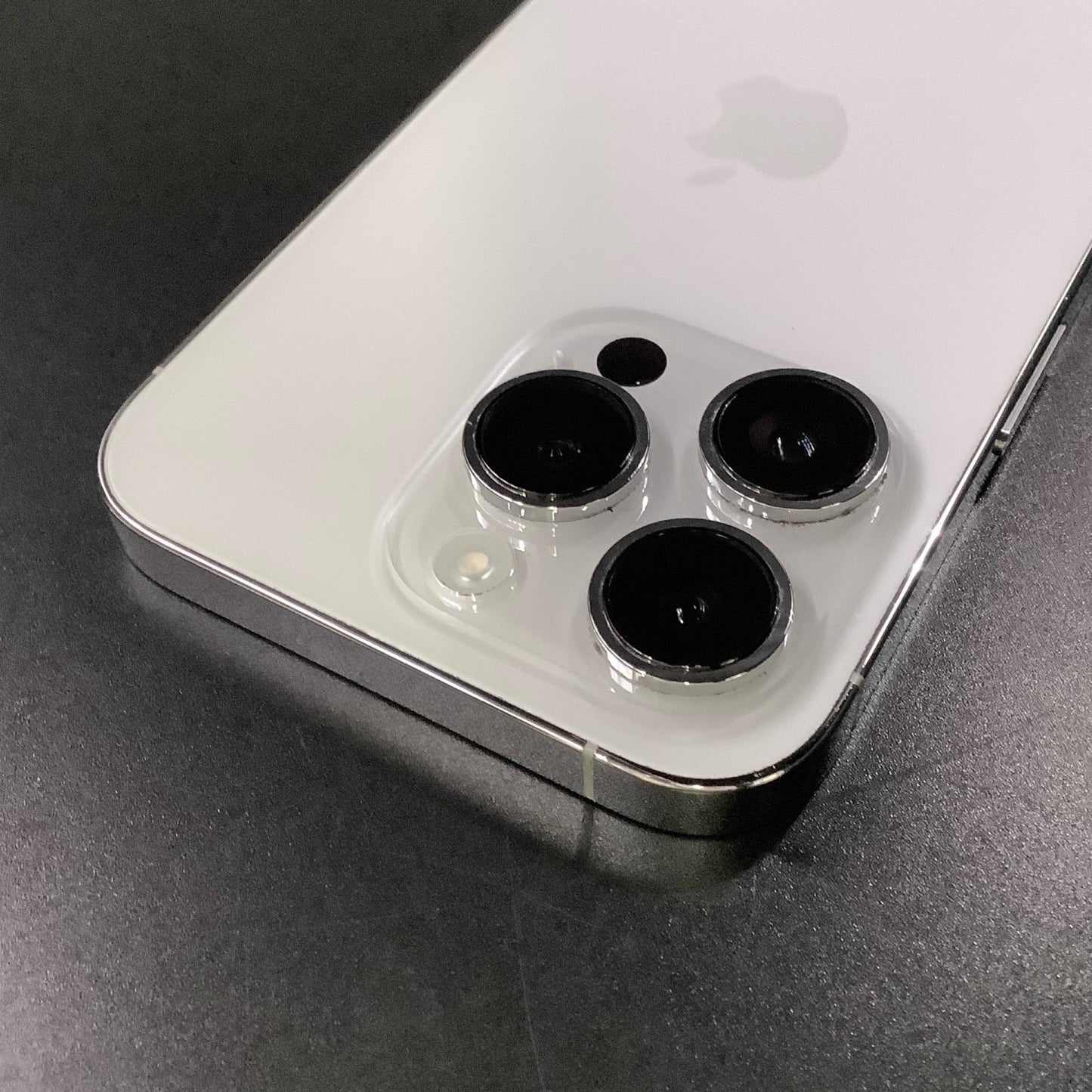 【全額返金保証】【最速発送】Apple iPhone iPhone Pro 14 Pro 128GB シルバー docomo 白ロム 動作確認済 89%