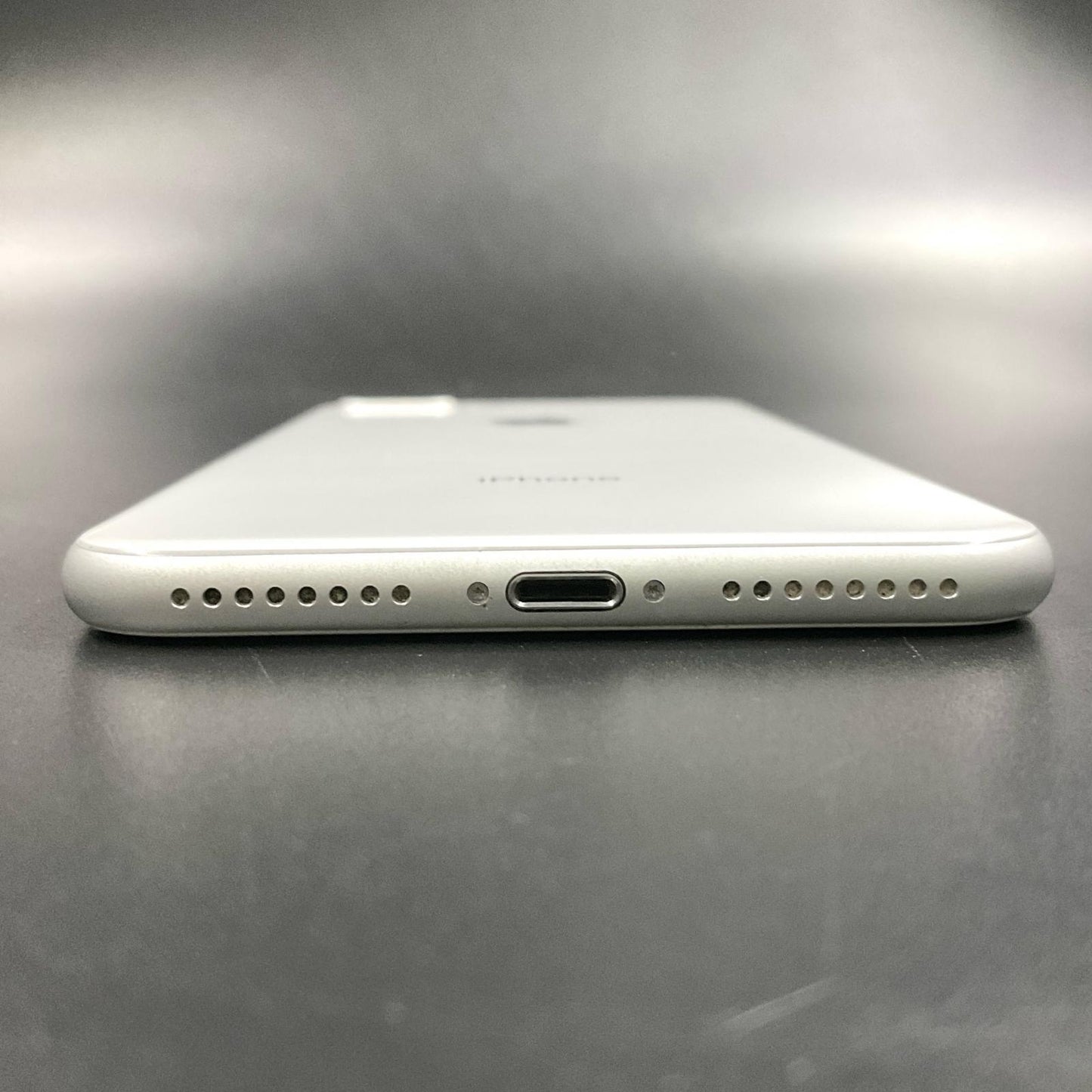 【全額返金保証】【最速発送】Apple iPhone iPhone Plus 8 Plus 256GB シルバー docomo 白ロム 動作確認済 76%