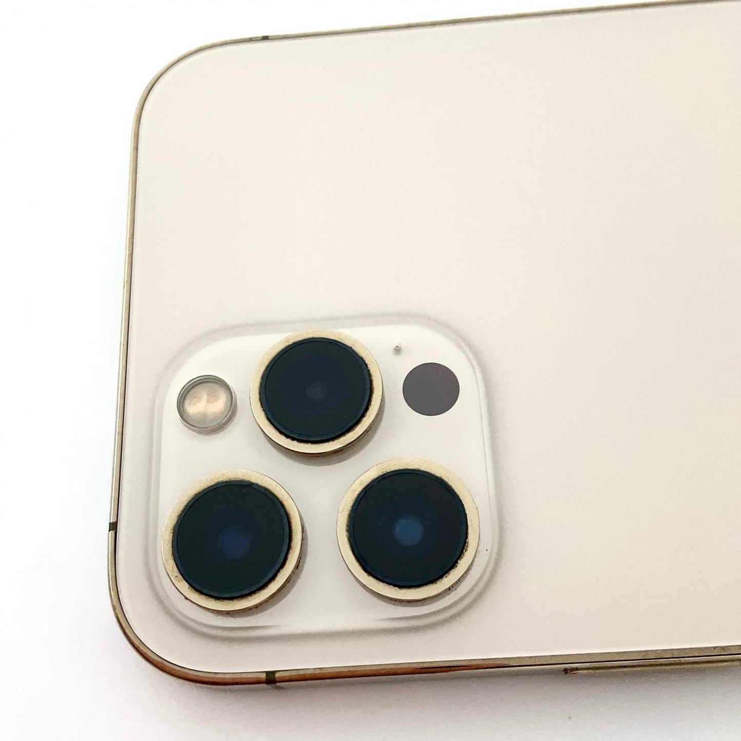 【全額返金保証】【最速発送】Apple iPhone iPhone 12 Pro Max 256GB ゴールド docomo 白ロム 動作確認済 82%