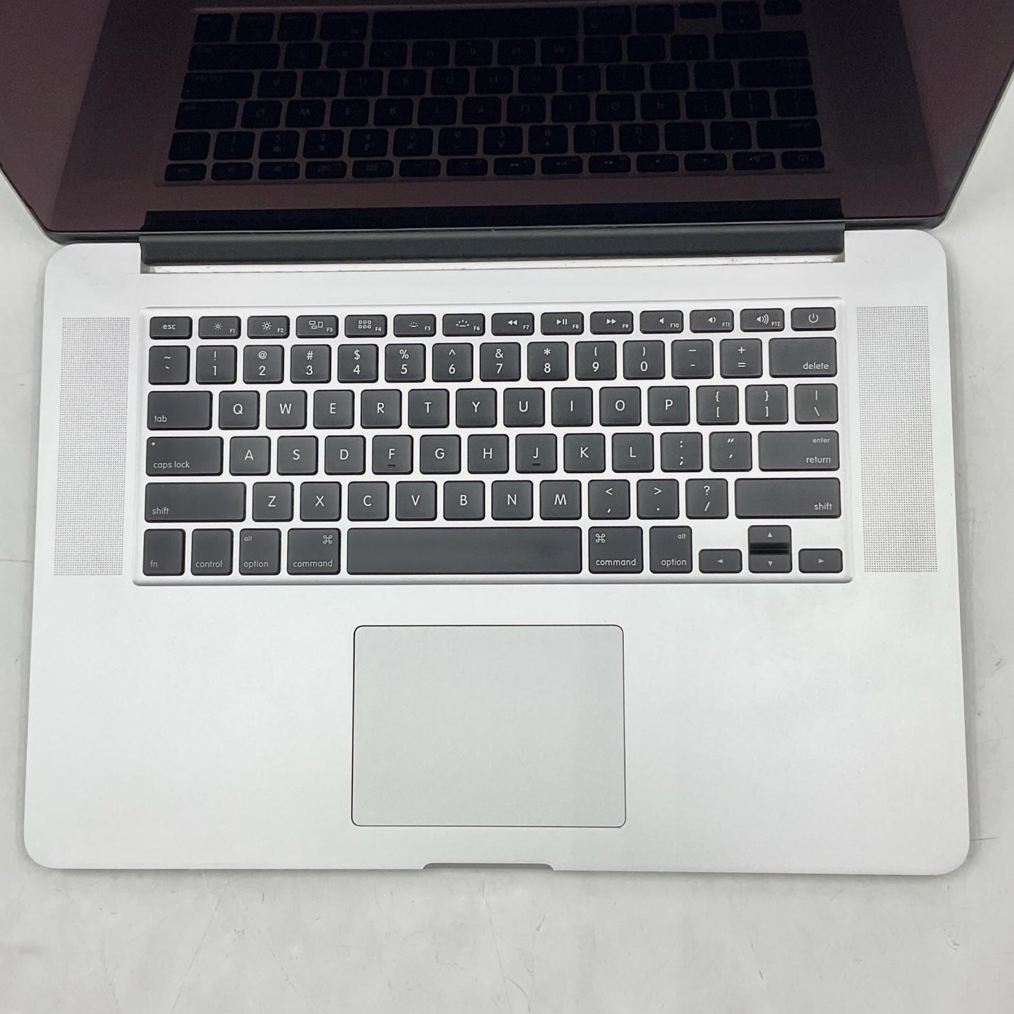 【全額返金保証】【最速発送】Apple MacBook Pro 15.4インチ 2013 2 GHz クアッドコア Intel Cor i7 8GB SSD 256GB シルバー 93.4% 動作確認済