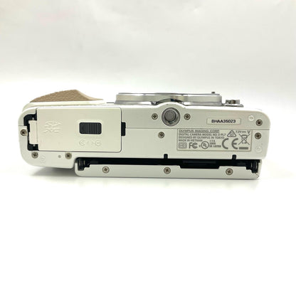 【全額返金保証】【最速発送】OLYMPUS デジタル一眼 PEN Lite E-PL7 ボディ ホワイト 動作確認済