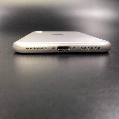 【全額返金保証】【最速発送】Apple iPhone iPhone SE（第3世代） 64GB ホワイト au 白ロム 美品 動作確認済 85%