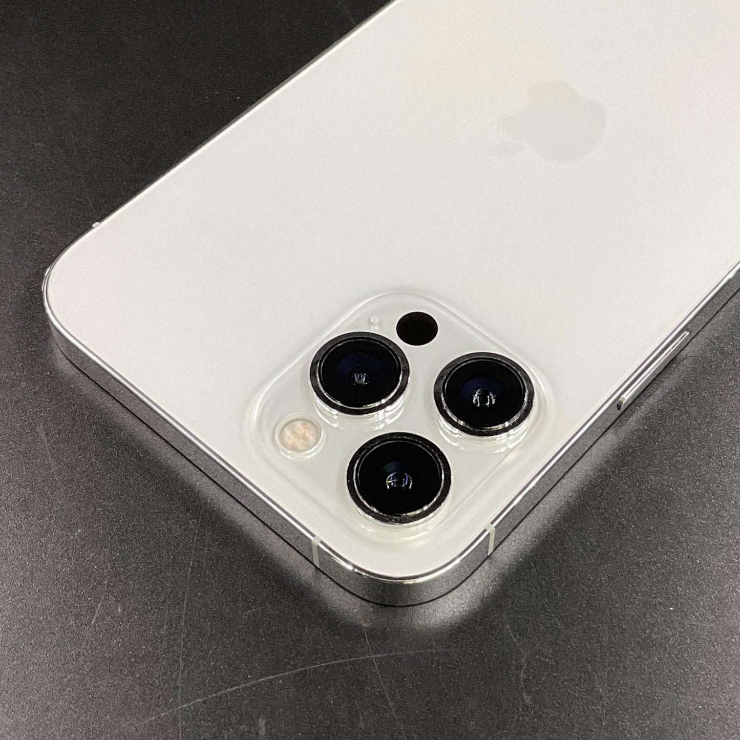 【全額返金保証】【最速発送】Apple iPhone iPhone 12 Pro Max 512GB  docomo 白ロム 動作確認済 77%