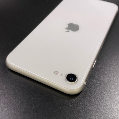 【全額返金保証】【最速発送】Apple iPhone iPhone SE（第3世代） 64GB スターライト docomo 動作確認済 80%