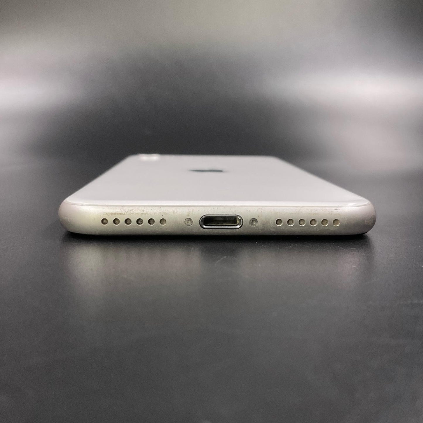 【全額返金保証】【最速発送】Apple iPhone iPhone SE（第3世代） 64GB スターライト docomo 動作確認済 80%