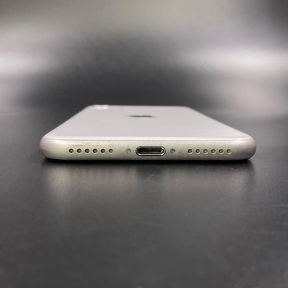 【全額返金保証】【最速発送】Apple iPhone iPhone SE（第3世代） 64GB スターライト docomo 動作確認済 80%