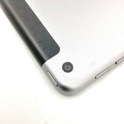 【全額返金保証】【最速発送】Apple iPad iPad 9.7インチ 第6世代 32GB スペースグレイ WiFi+Cellular docomo 白ロム 動作確認済