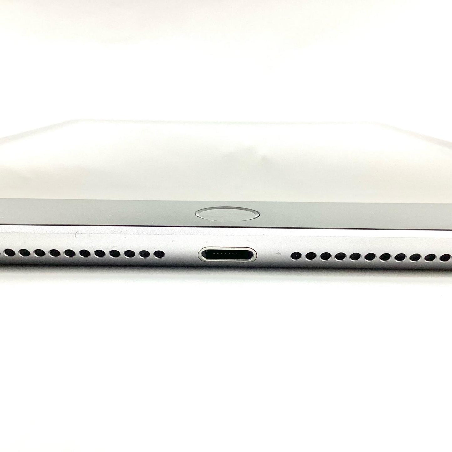 【全額返金保証】【最速発送】Apple iPad iPad 9.7インチ 第6世代 32GB スペースグレイ WiFi+Cellular docomo 白ロム 動作確認済