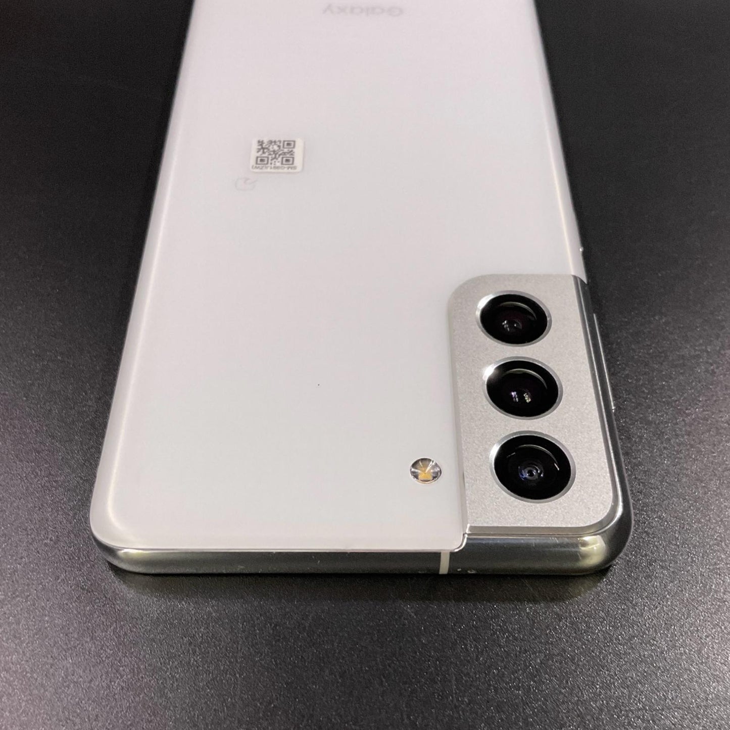【全額返金保証】【最速発送】SAMSUNG Galaxy S21 5G ファントムシルバー au 白ロム 動作確認済