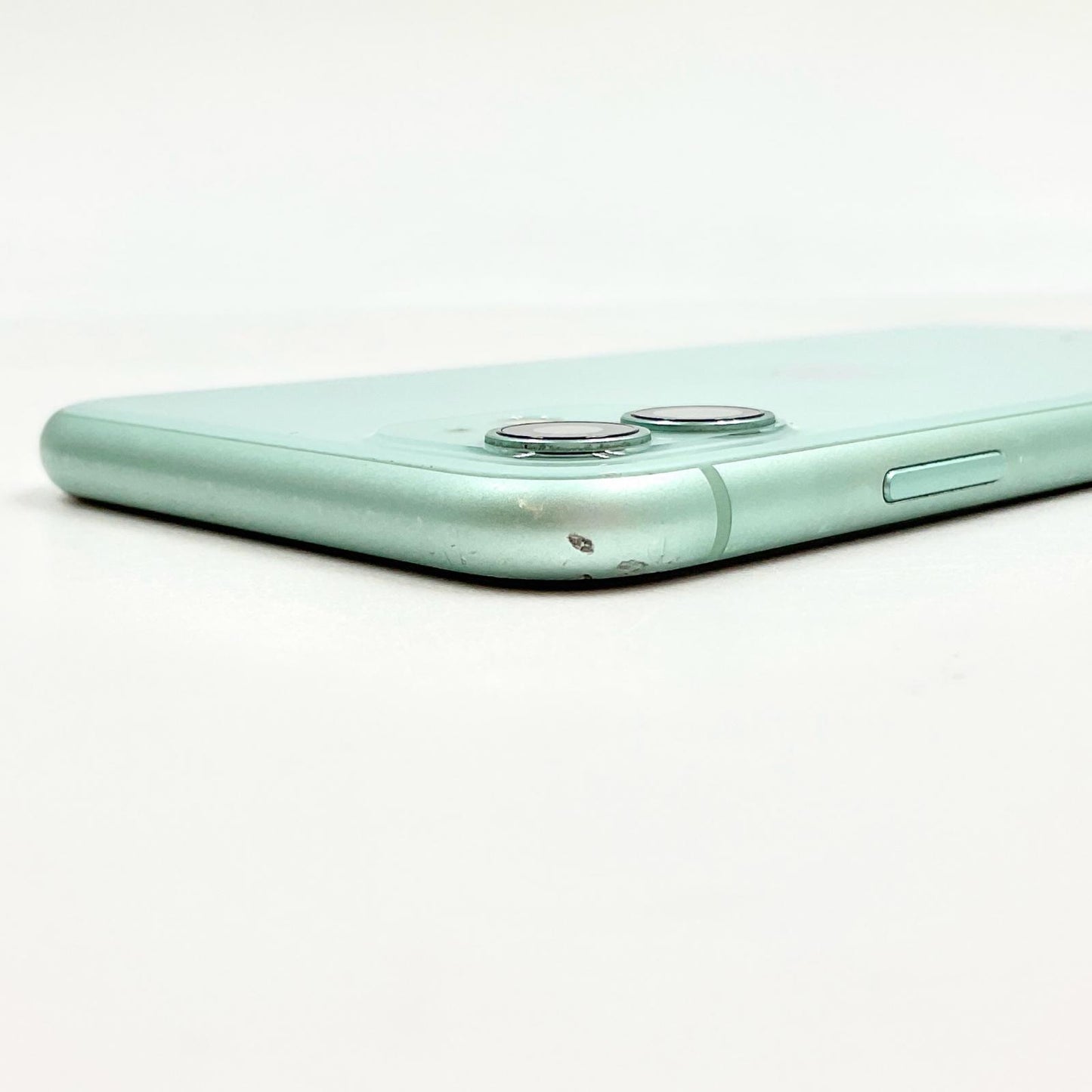 【全額返金保証】【最速発送】Apple iPhone iPhone 11 64GB グリーン docomo 白ロム 動作確認済 74%