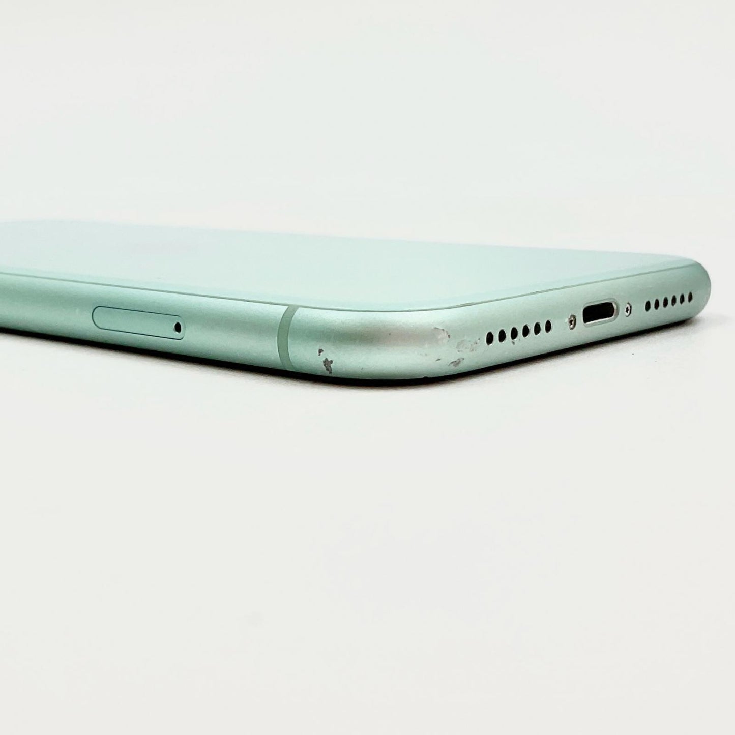 【全額返金保証】【最速発送】Apple iPhone iPhone 11 64GB グリーン docomo 白ロム 動作確認済 74%