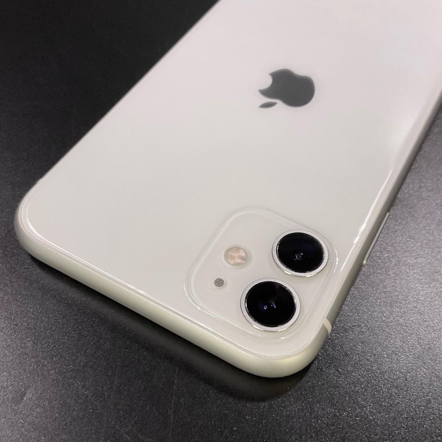 【全額返金保証】【最速発送】Apple iPhone iPhone 11 128GB ホワイト docomo 白ロム 動作確認済 74%
