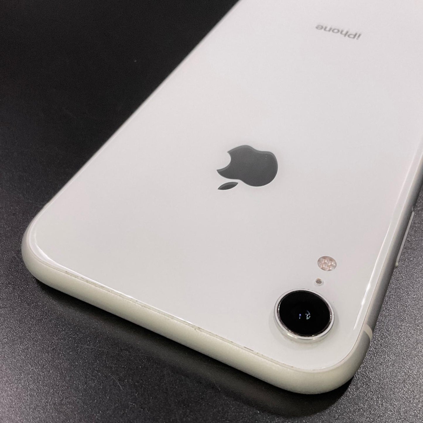 【全額返金保証】【最速発送】Apple iPhone iPhone XR 64GB ホワイト docomo 白ロム 動作確認済 76%