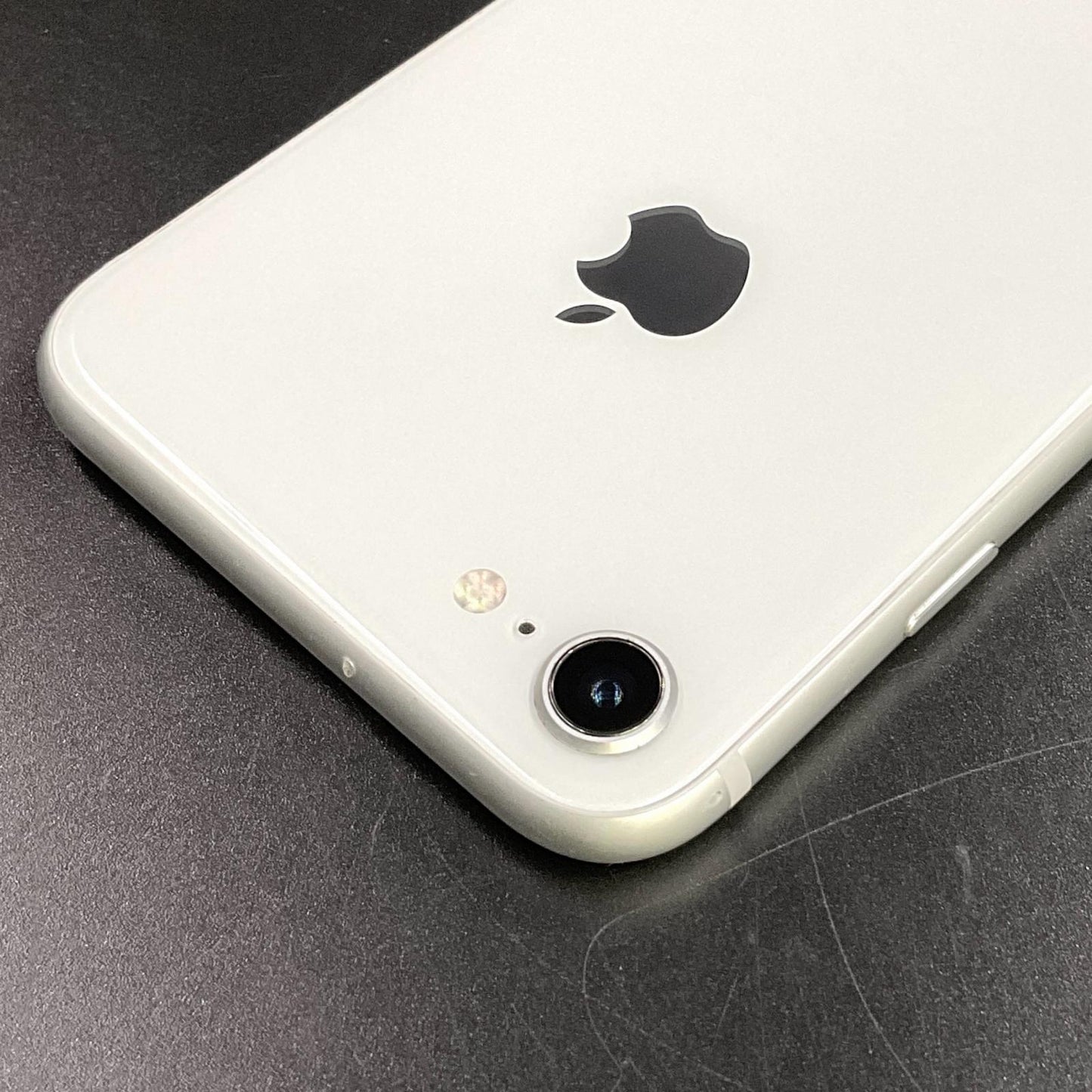 【全額返金保証】【最速発送】Apple iPhone iPhone 8 64GB シルバー Softbank SIMフリー 白ロム 動作確認済 78%