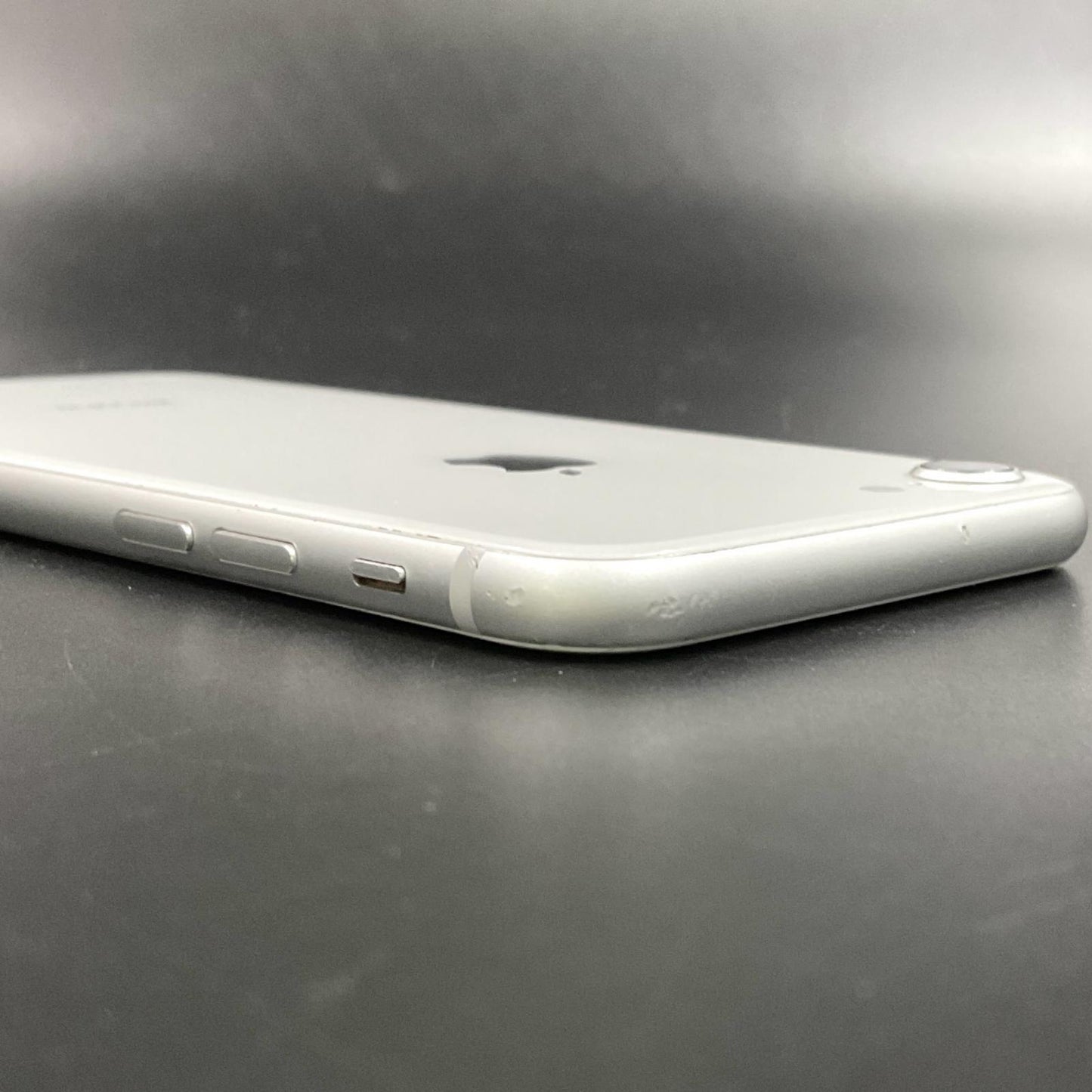 【全額返金保証】【最速発送】Apple iPhone iPhone 8 64GB シルバー Softbank SIMフリー 白ロム 動作確認済 78%