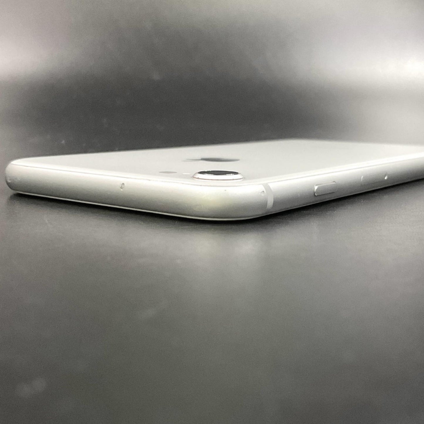 【全額返金保証】【最速発送】Apple iPhone iPhone 8 64GB シルバー Softbank SIMフリー 白ロム 動作確認済 78%