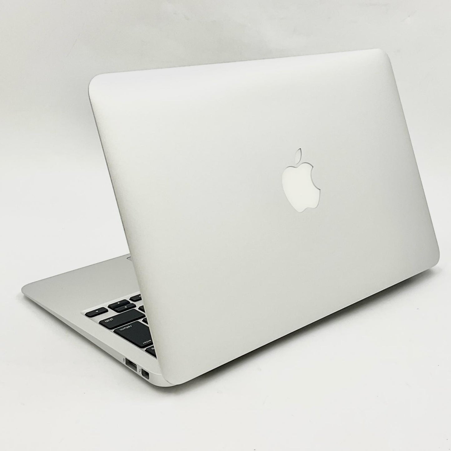 【全額返金保証】【最速発送】Apple MacBook Air 11.6インチ 2015 2.2 GHz デュアルコア Intel Core i7 8GB SSD 256GB シルバー 89.4% 動作確認済