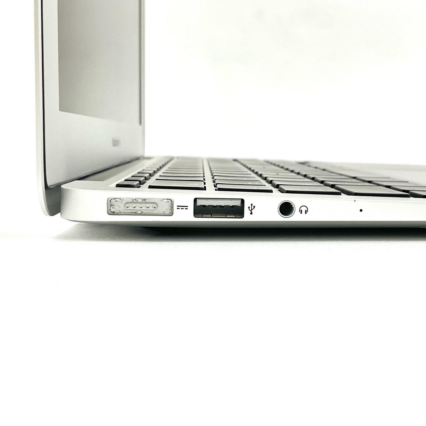【全額返金保証】【最速発送】Apple MacBook Air 11.6インチ 2015 2.2 GHz デュアルコア Intel Core i7 8GB SSD 256GB シルバー 89.4% 動作確認済