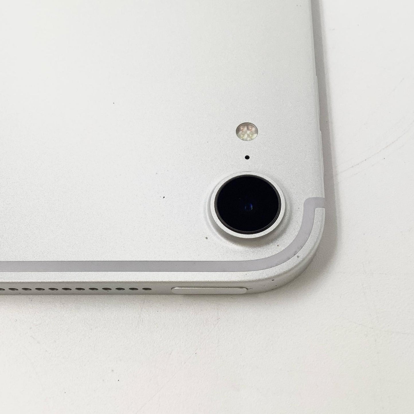 【全額返金保証】【最速発送】Apple iPad Pro 11インチ 第1世代 64GB シルバー WiFi+Cellular docomo 白ロム 動作確認済