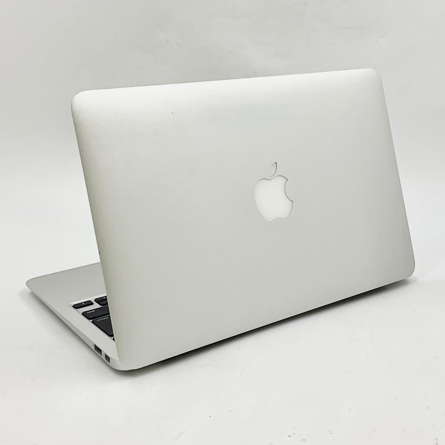 【全額返金保証】【最速発送】Apple MacBook Air 11インチ 2014 デュアルコア intel core i5 4GB SSD 128GB シルバー 94.1% 動作確認済