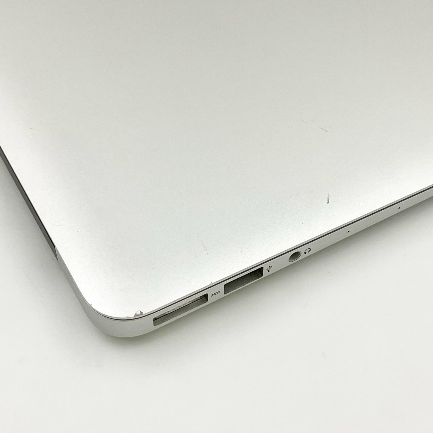 【全額返金保証】【最速発送】Apple MacBook Air 11インチ 2014 デュアルコア intel core i5 4GB SSD 128GB シルバー 94.1% 動作確認済