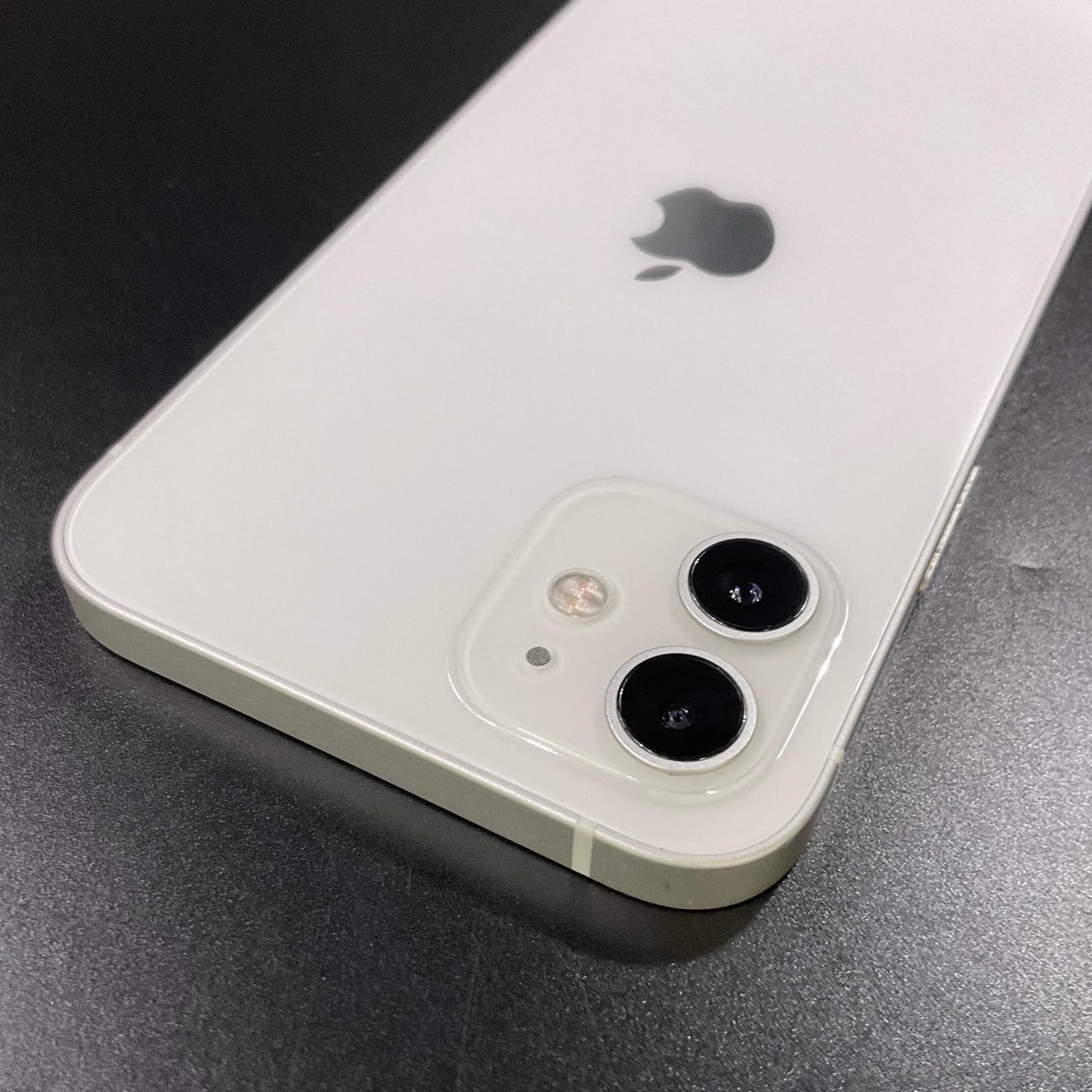 【全額返金保証】【最速発送】Apple iPhone iPhone 12 64GB ホワイト docomo 白ロム 動作確認済 80%