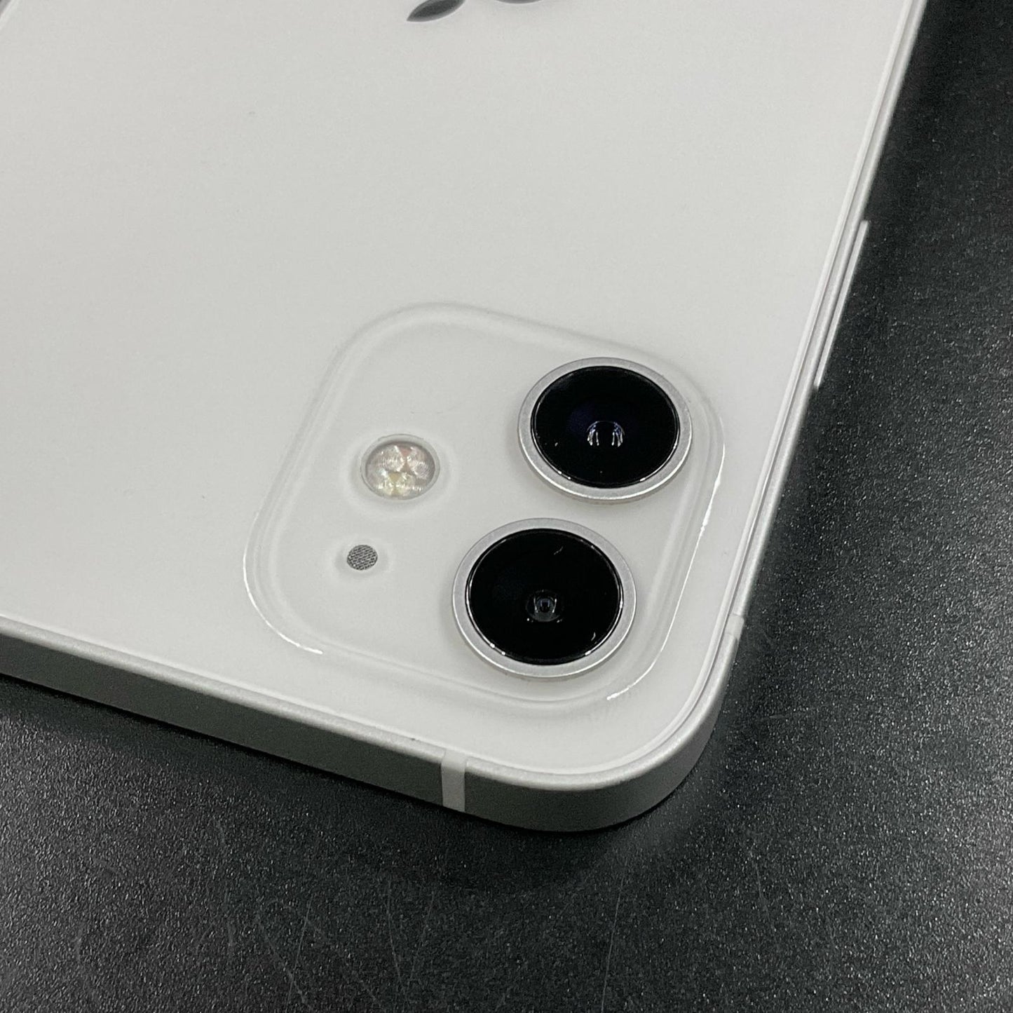 【全額返金保証】【最速発送】Apple iPhone iPhone 12 64GB ホワイト au 白ロム 動作確認済 83%