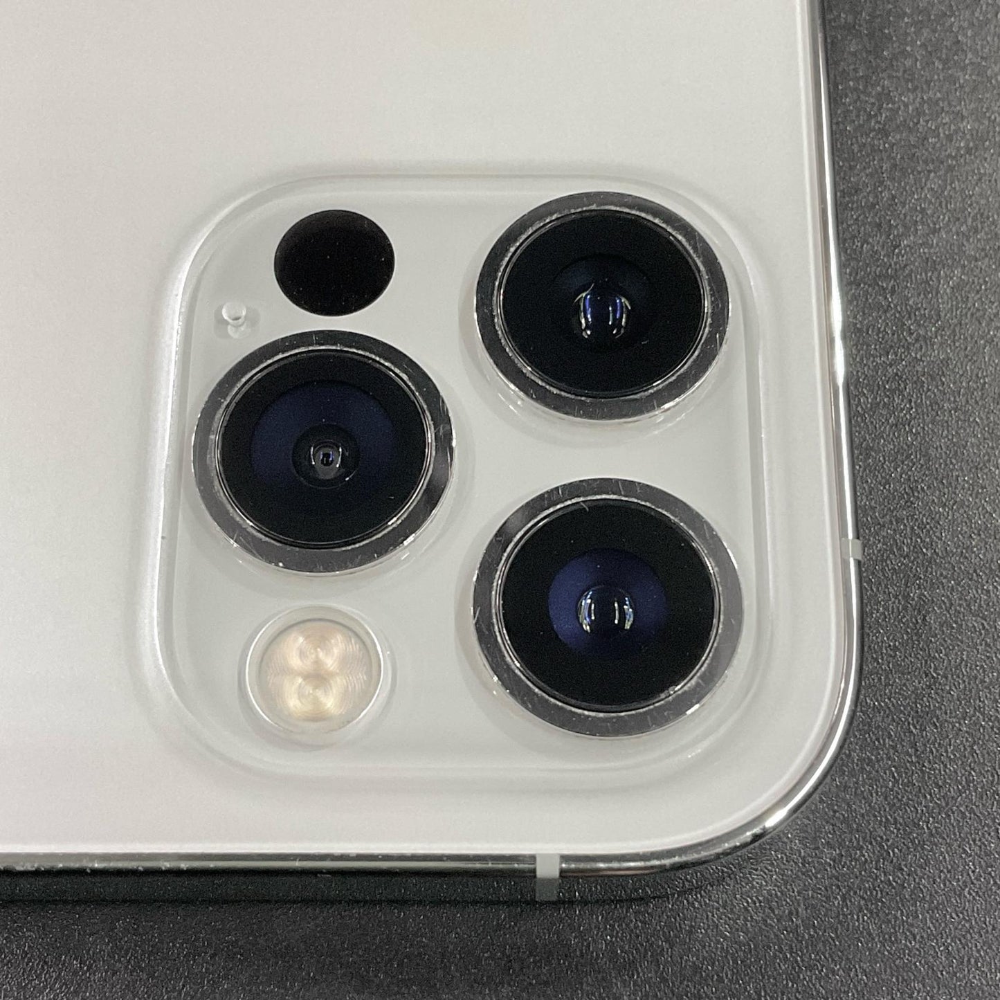 【全額返金保証】【最速発送】Apple iPhone iPhone Pro 12 Pro 128GB シルバー docomo 白ロム 動作確認済 84%