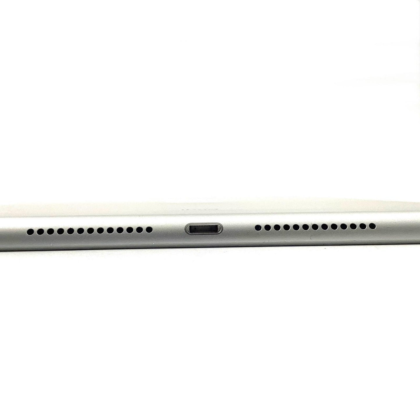 【全額返金保証】【最速発送】Apple iPad iPad 10.2インチ 第8世代 32GB シルバー Wi-Fi 動作確認済