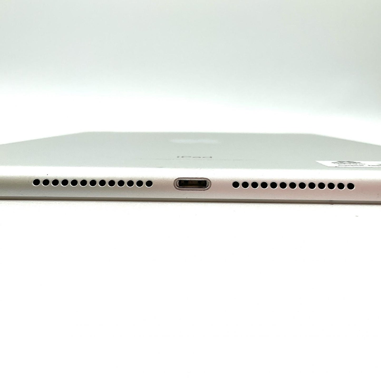 【全額返金保証】【最速発送】Apple iPad iPad 9.7インチ 第5世代 32GB シルバー WiFi+Cellular docomo 白ロム 動作確認済