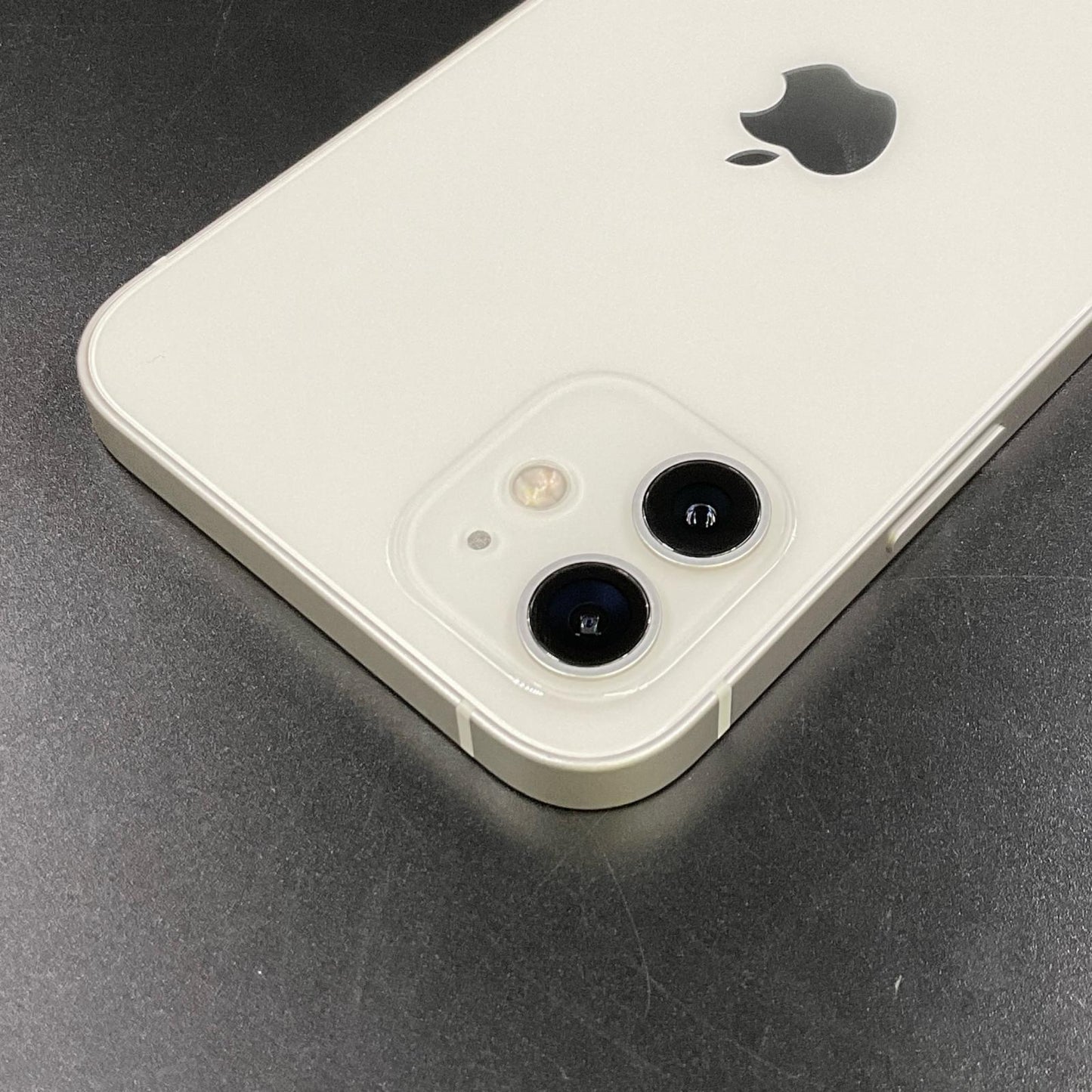 【全額返金保証】【最速発送】Apple iPhone iPhone 12 64GB ホワイト au 白ロム 動作確認済 79%