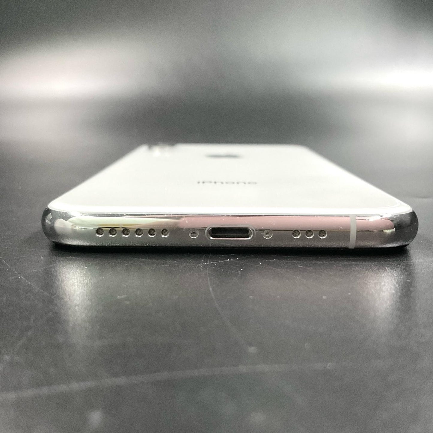 【全額返金保証】【最速発送】Apple iPhone iPhone XS 64GB シルバー au 白ロム 動作確認済 74%