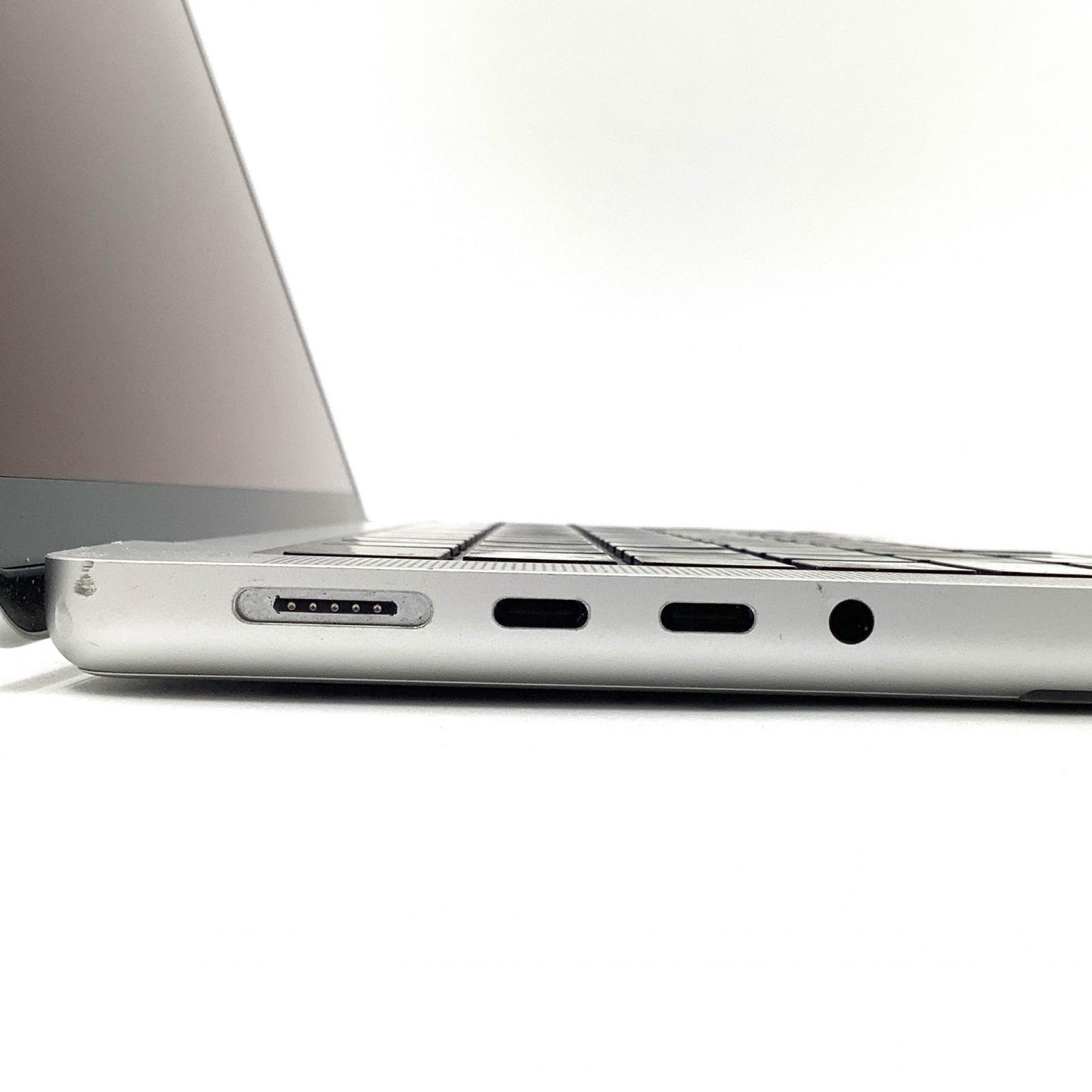 【全額返金保証】【最速発送】Apple MacBook Pro 14インチ 2021 Apple M1 Pro 32GB SSD 512GB シルバー 84% 動作確認済
