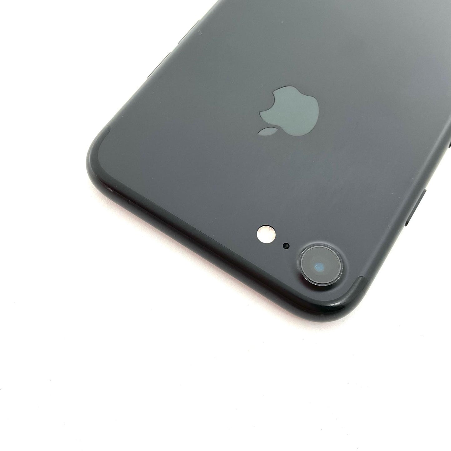 【全額返金保証】【最速発送】Apple iPhone iPhone 7 32GB ブラック au 白ロム 動作確認済 83%